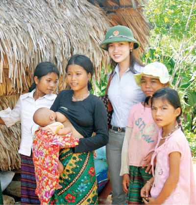 Những đóng góp của Ban tổ chức Nghĩa tình Trường Sơn giúp cho đồng bào Trường Sơn thêm niềm vui mới.