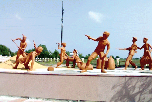 Tượng đài di tích Nọc Nạn.