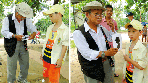 Nghệ nhân Hoàng Long đang thực hiện việc cắt hình trên giấy và trong chốc lát, ông đã cho ra tấm hình giống hệt từ nét cắt tinh tế của mình. Nghệ nhân Hoàng Long đang thực hiện việc cắt hình trên giấy và trong chốc lát, ông đã cho ra tấm hình giống hệt từ nét cắt tinh tế của mình.