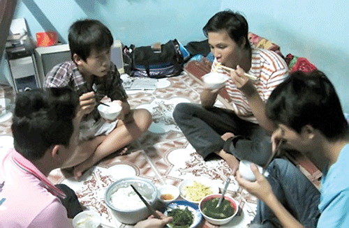 Giá cả các mặt hàng tăng chóng mặt khiến cuộc sống nhiều người thêm eo hẹp (ảnh chỉ mang tính chất minh họa).