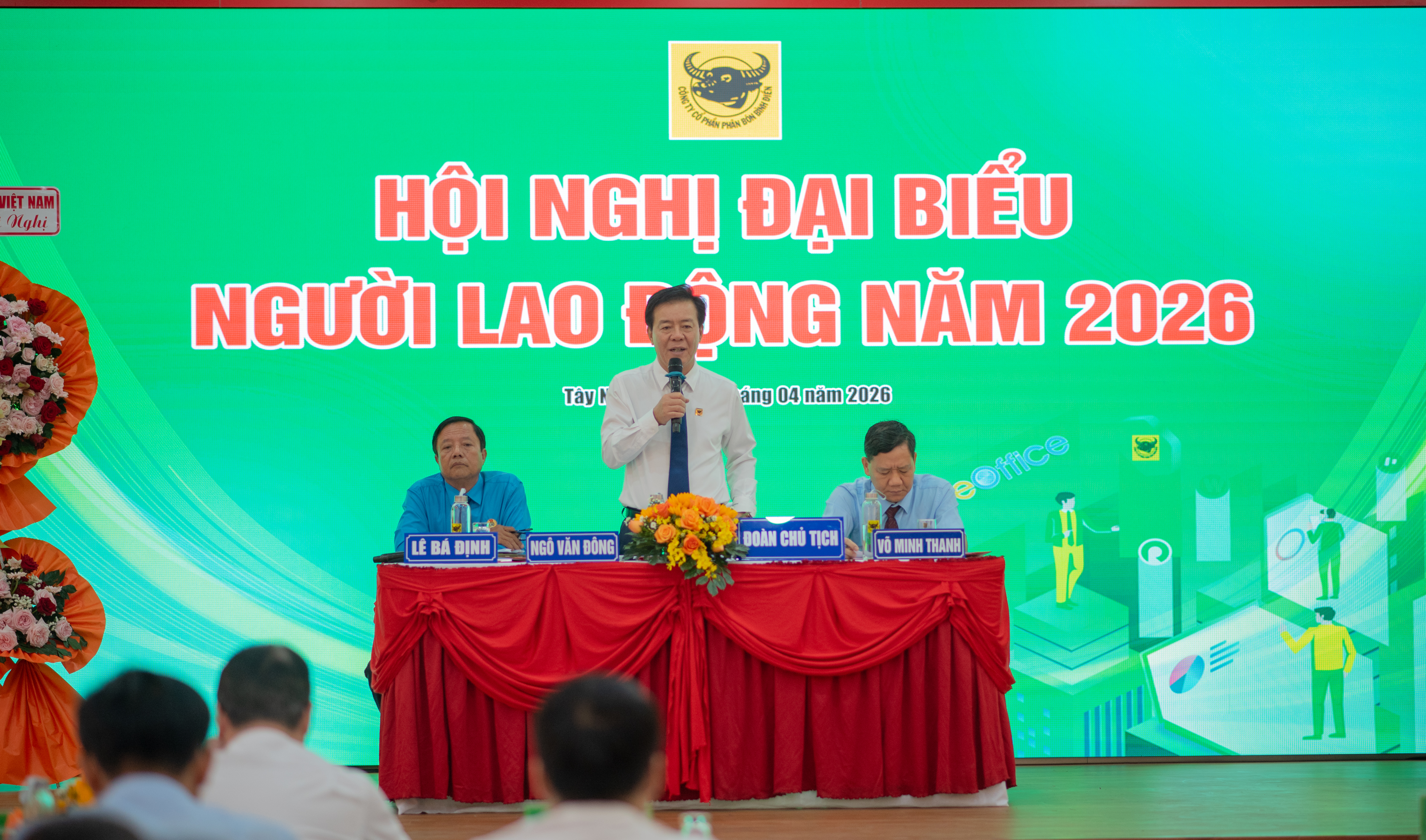 Tổng Giám đốc Ngô Văn Đông và Đoàn chủ tịch điều hành Hội nghị đại biểu người lao động Công ty CPPB Bình Điền năm 2025 và định hướng nhiệm vụ năm 2026.