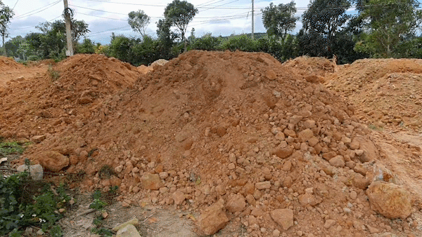 Đua nhau đổ đất lấn hồ thủy điện Đại Ninh