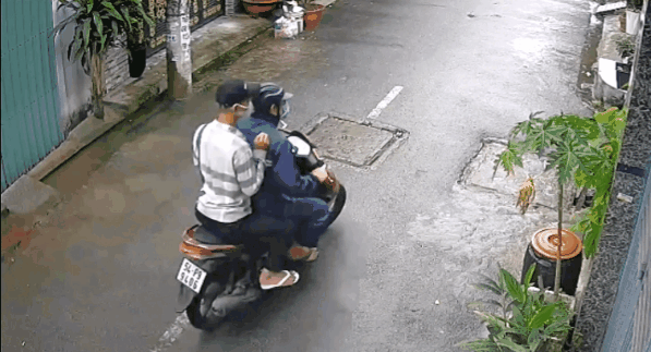 Truy bắt 2 kẻ trộm xe máy lẫn bình oxy đang chuyển đến bệnh nhân Covid-19