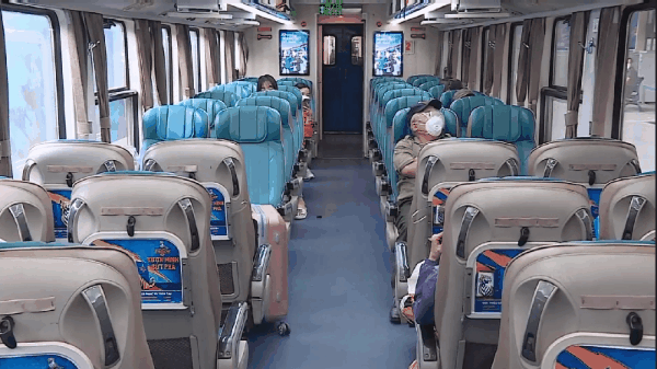 Kéo dài thời gian bán vé tàu tết nguyên khoang, nguyên toa