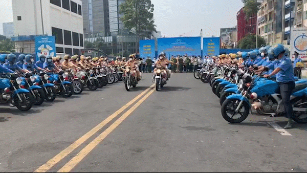 CSGT TPHCM ra quân kéo giảm tai nạn, ùn tắc giao thông dịp Tết Nguyên đán 2022