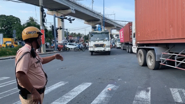 Kẹt xe trên tuyến xa lộ Hà Nội nhiều ngày liền    