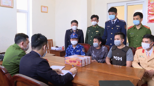 Bắt giữ đối tượng mua bán gần 8.000 viên ma túy tổng hợp   