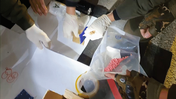 Quảng Trị: Trắng đêm bắt giữ đối tượng vận chuyển 12.000 viên ma túy