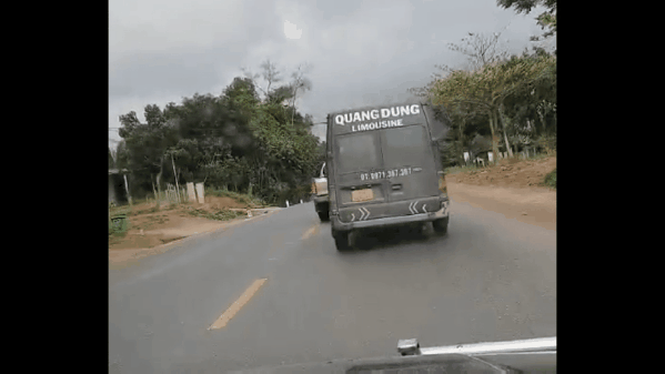Quảng Trị: Truy đuổi xe ô tô chở 200 hộp pháo chạy bạt mạng trên quốc lộ