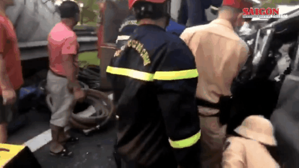 Tài xế mắc kẹt trong cabin trong vụ tai nạn đâm vào đuôi xe tải trên cao tốc Pháp Vân - Cầu Giẽ