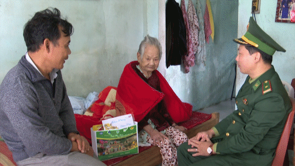 Xuân nghĩa tình với bà con vùng biển