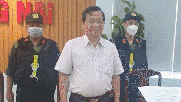 Tin nóng: “Cát tặc” đánh chìm phương tiện, nhảy sông bỏ trốn vẫn không thoát được CSGT đường thủy