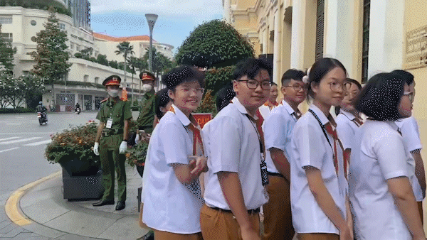 Khoảng 1.500 khách tham quan Trụ sở HĐND - UBND TPHCM dịp lễ Quốc khánh