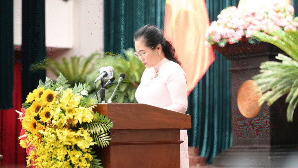 Tin nóng: TPHCM đề xuất hỗ trợ học phí, ăn trưa, tiền đi đò... cho học sinh xã đảo Thạnh An; TPHCM dự kiến vốn đầu tư công năm 2024 hơn 75.577 tỷ đồng