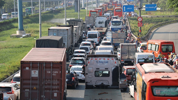 Bản tin tối 4-2: Các chương trình truyền hình tết đáng chú ý; Giao thông tiếp tục căng thẳng tại các cửa ngõ TPHCM