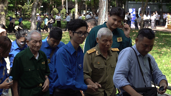 Tàu Metro số 1 lần đầu chạy tự động, đón những vị khách đặc biệt