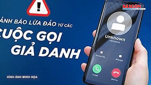 Công an hướng dẫn kích hoạt định danh điện tử trực tiếp cho người dân chứ không gọi điện và nhắn tin qua điện thoại, mạng xã hội