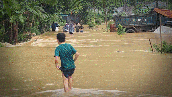 Bản tin tối 5-6: Hơn 10.000 cú sét ở Hà Nội; Một phụ nữ tử vong sau khi sửa mũi