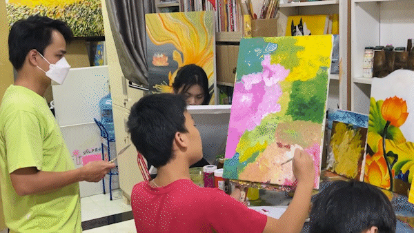 Lớp học vẽ cho trẻ tự kỷ nơi nuôi dưỡng sắc màu tâm hồn