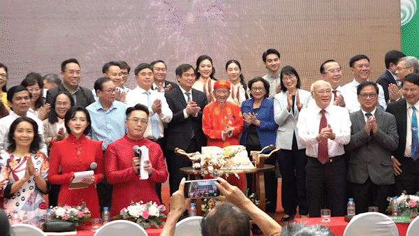 Đường sách TPHCM: 10 năm kiến tạo không gian văn hóa đọc giữa lòng đô thị