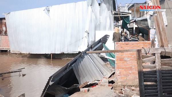 Cà Mau: Hiện trường vụ sạt lở làm nhiều nhà chìm xuống kênh