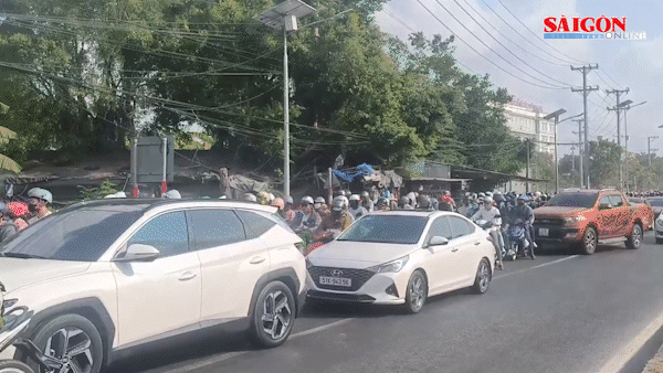 Tây Ninh: Ngày đầu kỳ nghỉ lễ, Quốc lộ 1 kẹt xe kéo dài