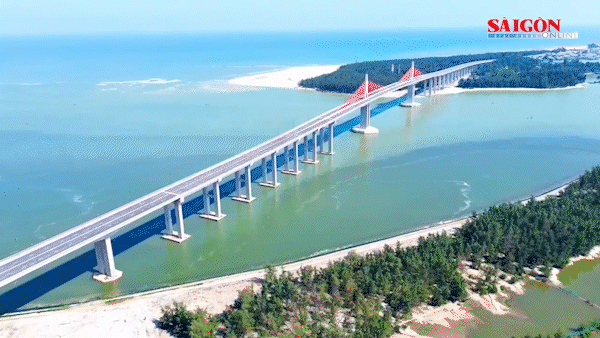 Thông xe cầu vượt cửa biển dài nhất miền Trung