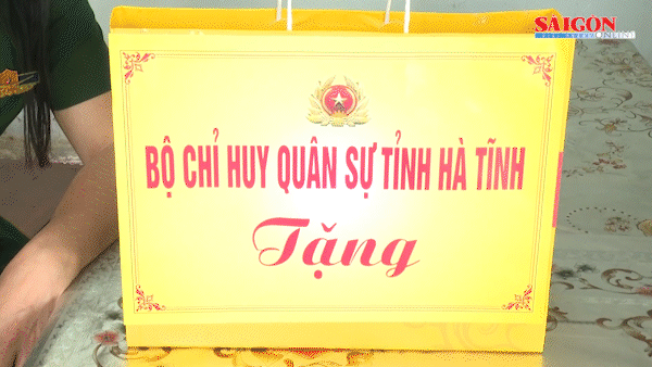 “Mẹ đỡ đầu” tiếp sức trẻ em khó khăn đến trường
