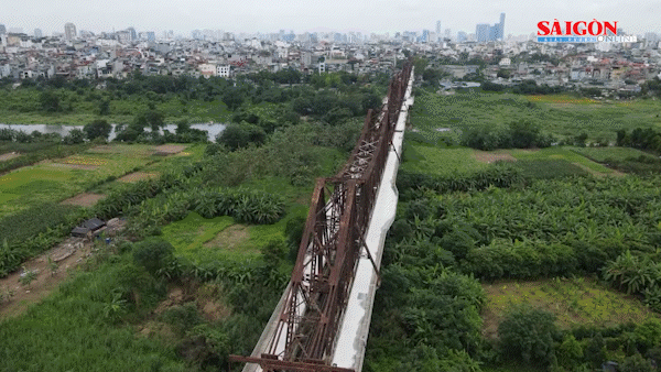 Cầu Long Biên thông xe trở lại