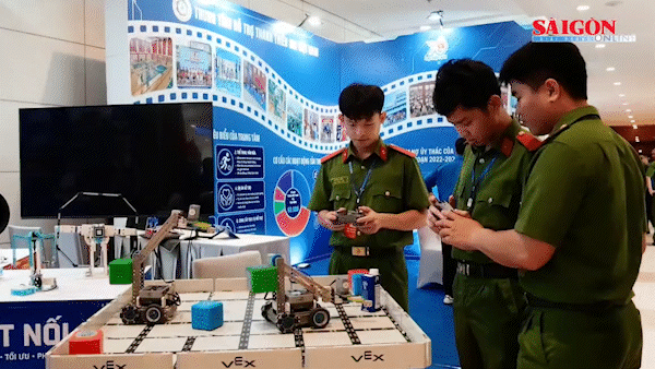 Nhiều trải nghiệm cùng “Chuyến tàu tiến vào kỷ nguyên mới”