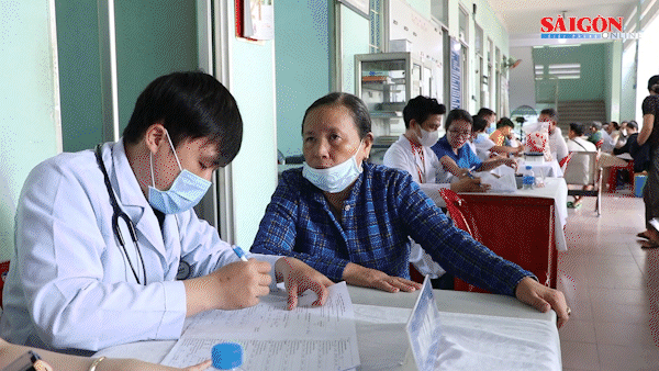 Xã Bà Điểm tăng tốc khám sức khỏe cho người dân