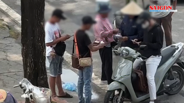 Sốt vé trận bán kết Việt Nam - Malaysia: "Chợ đen" hét giá gần 3 triệu đồng