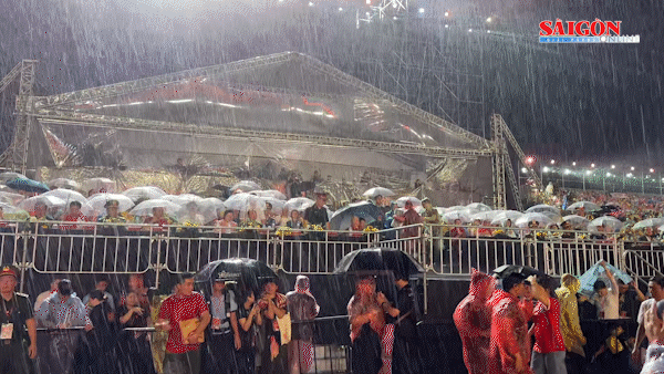 40.000 khán giả đội mưa xem "concert quốc gia"