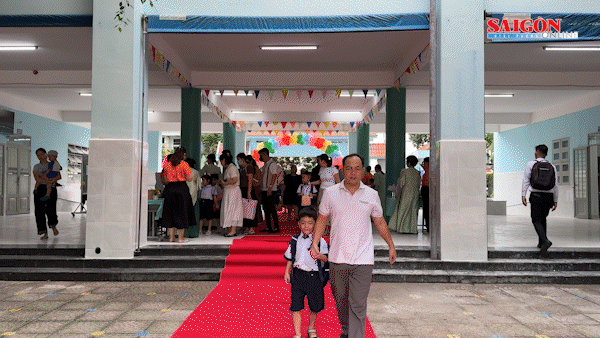 Nhiều trường học ở TP.HCM nhộn nhịp đón học sinh, sẵn sàng chào năm học mới