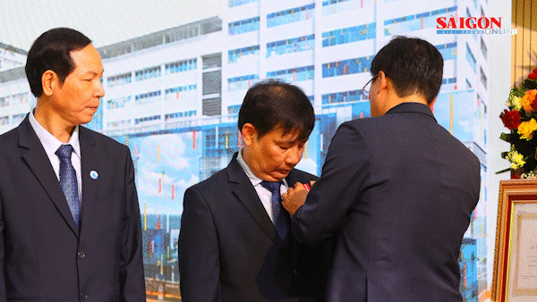Bệnh viện Nhi đồng 1 đón nhận danh hiệu Anh hùng Lao động 