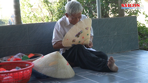 “Lửa nghề” làng chằm nón ngựa hơn 300 tuổi vẫn cháy