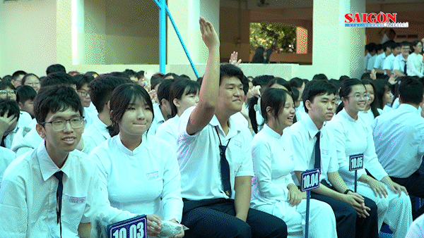 Trang bị kiến thức tâm sinh lý “tuổi hồng” cho 1.000 học sinh Trường THPT Nguyễn Hiền