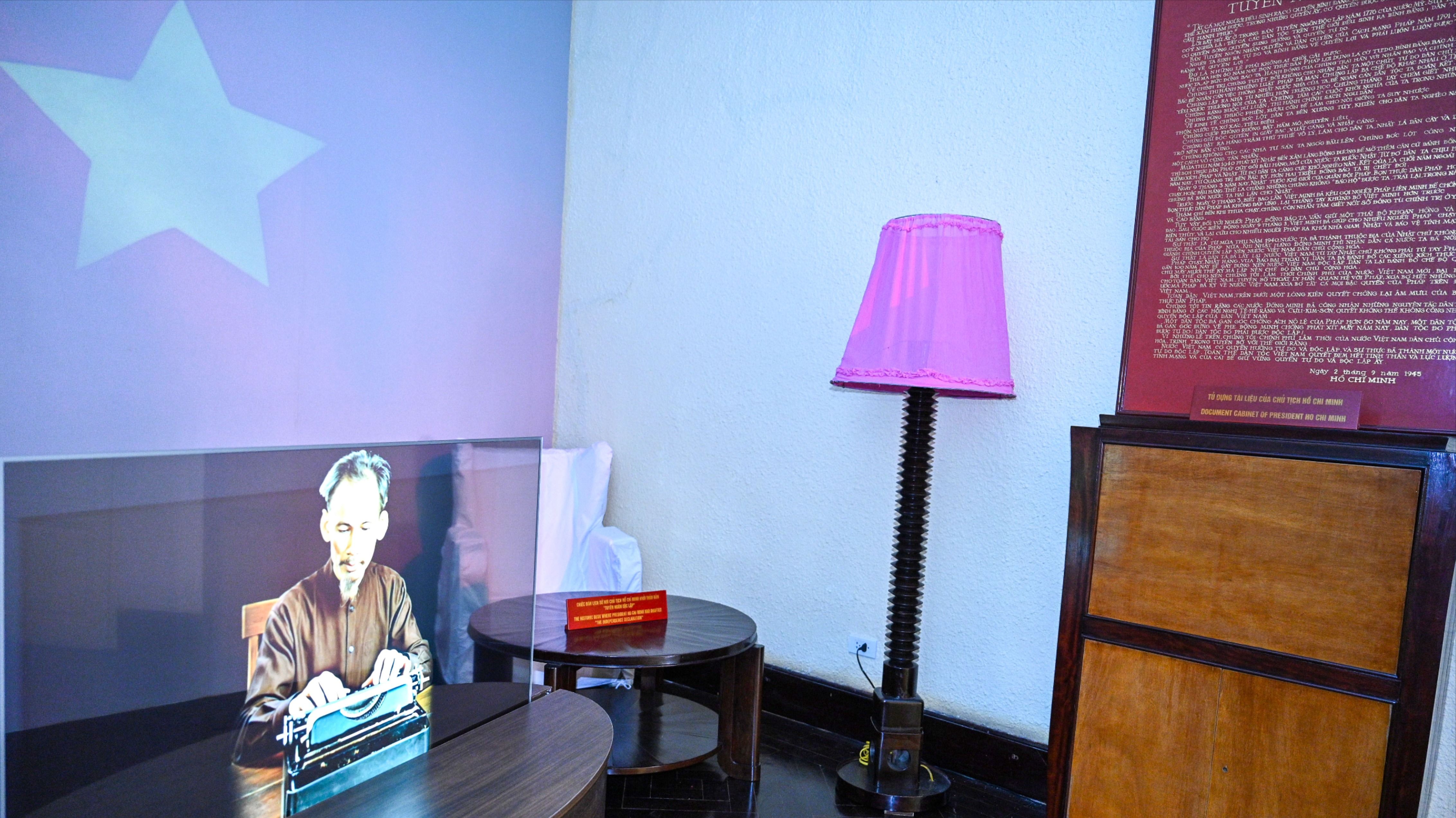 Không gian Bác Hồ khởi thảo bản Tuyên ngôn độc lập