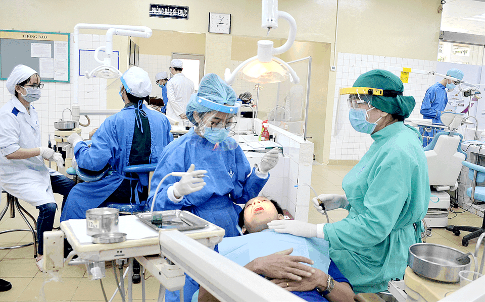 Dentist students are in the practice lesson (Illustrative Photo: SGGP)