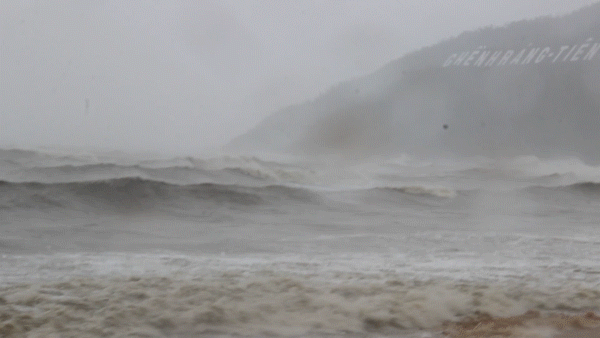 High surf pummels shoreline along Binh Dinh, Phu Yen