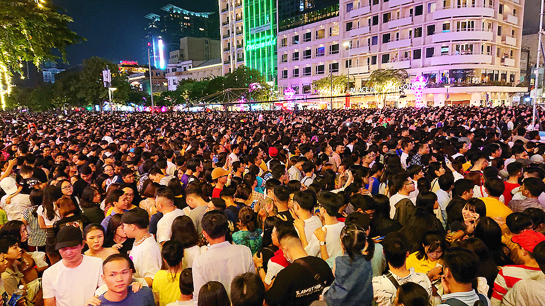 HCMC prepares for new year’s countdown event
