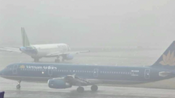 Thick fog forces flight delays in Noi Bai airport