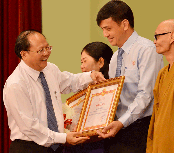 ​ Xây lầu thắng lợi trên nền nhân dân ảnh 1