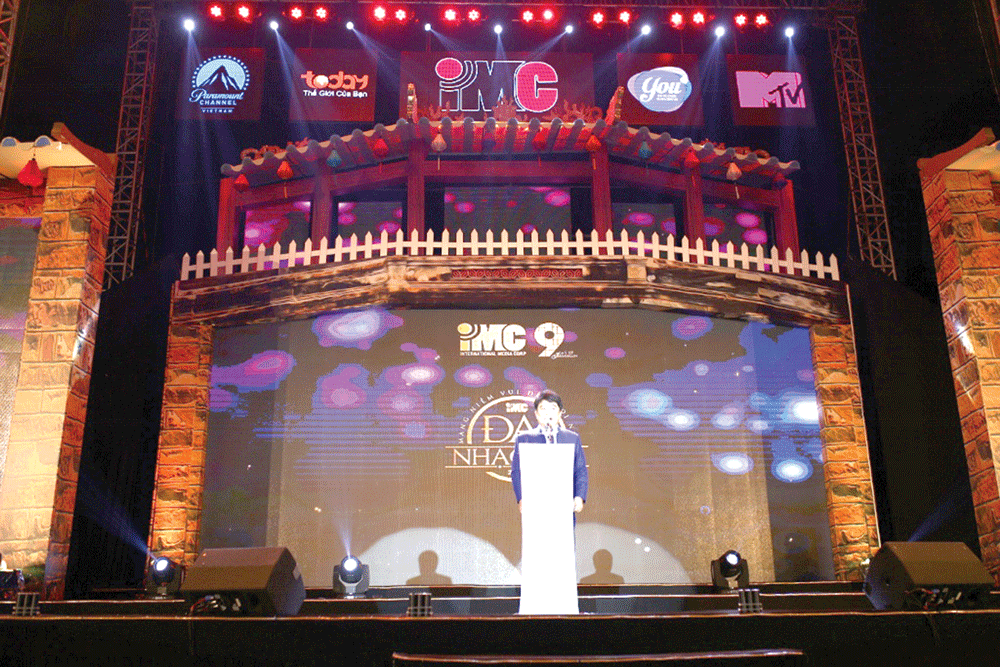 Hàng ngàn khán giả Đà Nẵng chìm đắm trong đêm nhạc “Vũ hội đèn lồng” ảnh 1