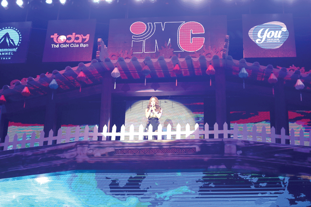 Hàng ngàn khán giả Đà Nẵng chìm đắm trong đêm nhạc “Vũ hội đèn lồng” ảnh 3