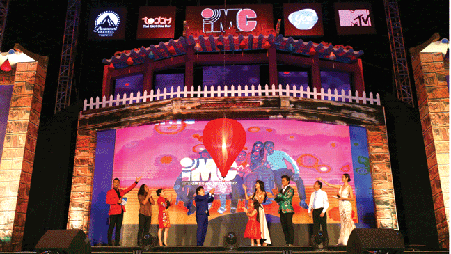 Hàng ngàn khán giả Đà Nẵng chìm đắm trong đêm nhạc “Vũ hội đèn lồng” ảnh 4