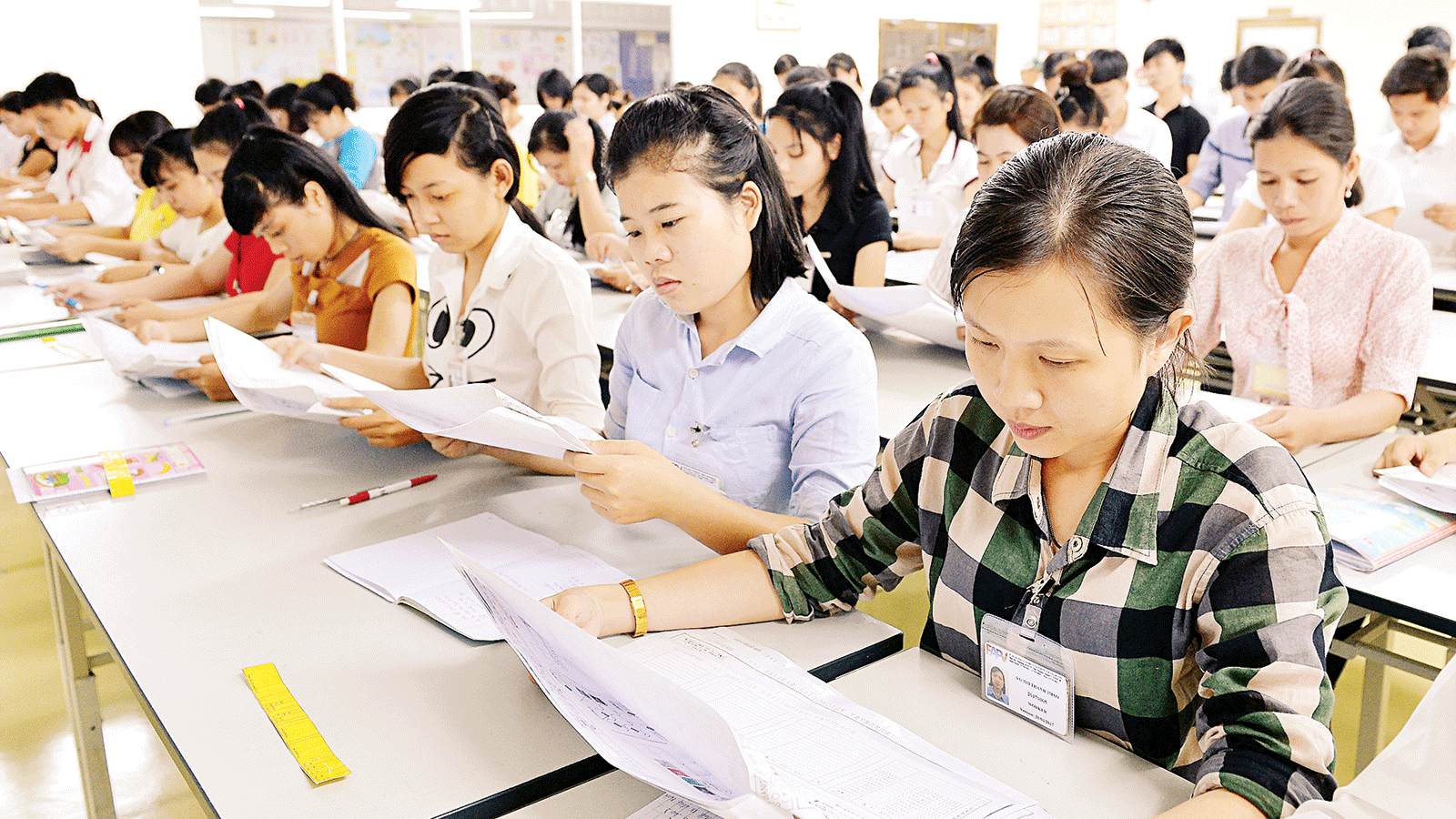 Đào tạo nghề cho công nhân mới ở Công ty FAPV (Nhật Bản) tại Khu Chế xuất Tân Thuận. Ảnh: VIỆT DŨNG