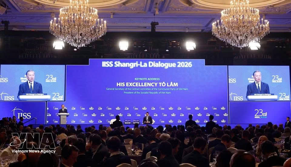 越南党中央总书记、国家主席苏林在第23届香格里拉对话会上发表主旨演讲。
