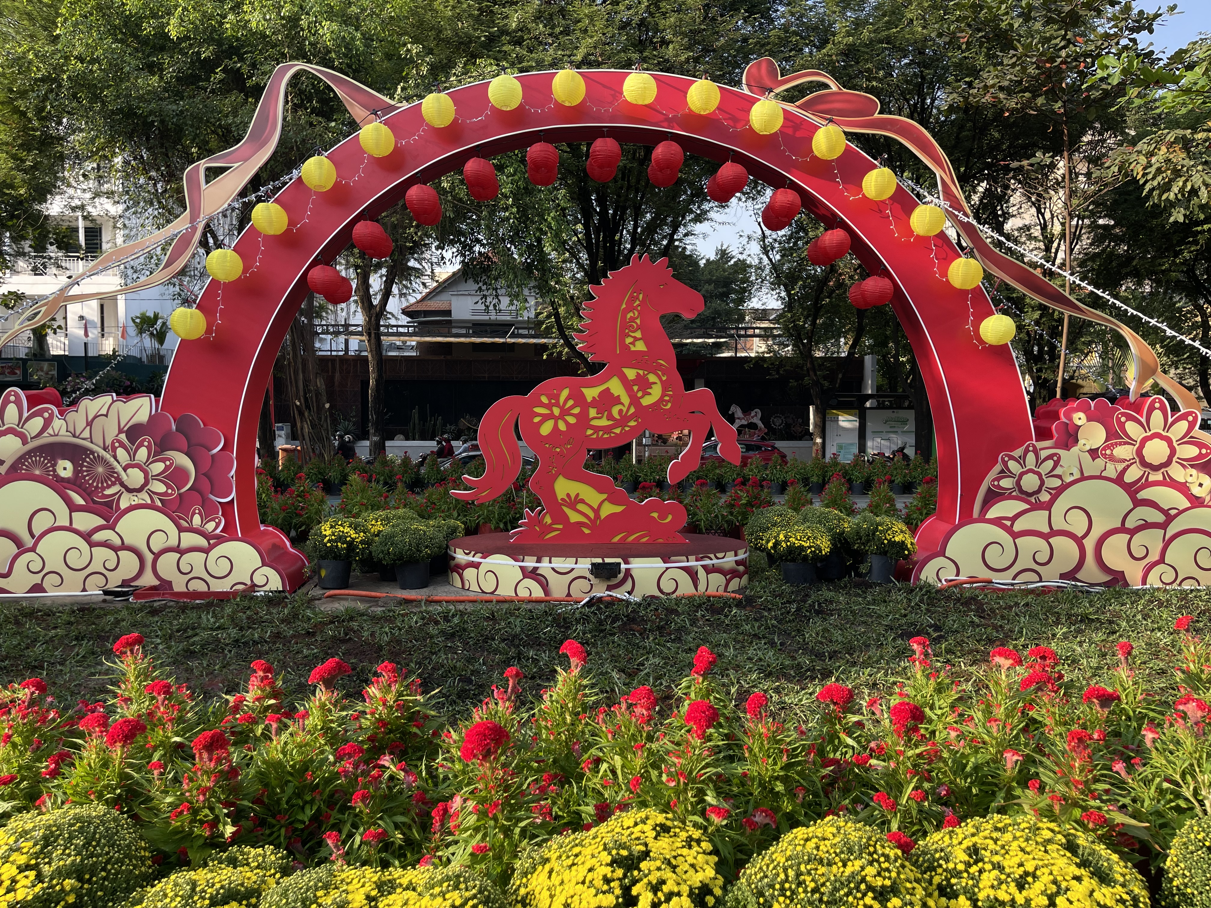 潘廷逢体育馆临时公园春意盎然