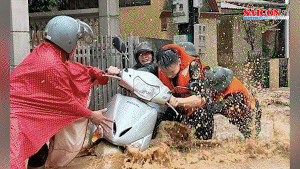 Podcast bản tin trưa 24-7: Nước lụt đỏ ngầu ở TP Sơn La sau 1 đêm mưa lớn; Cà Mau: Khởi tố vụ án nghi mẹ kế tái diễn bạo hành con chồng